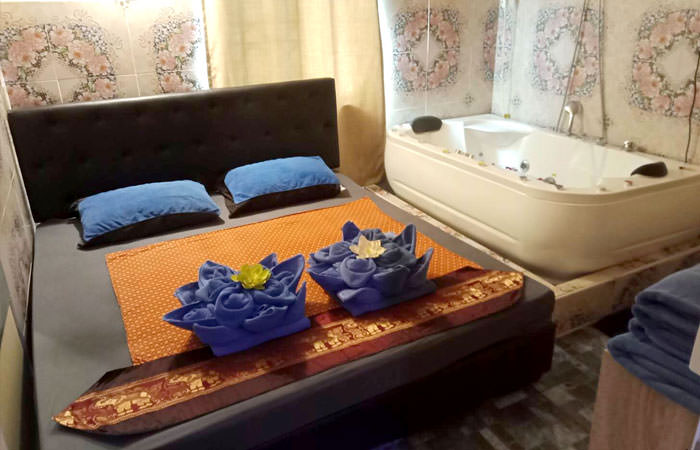 Unser Paarzimmer ist ideal für Paar- und Vierhandmassagen, einschließlich Happy-End-Massage und Full-Service